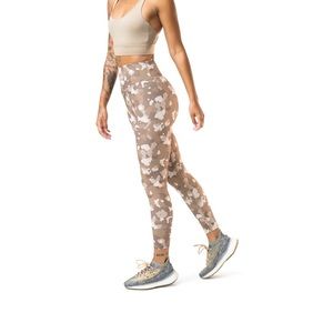 Balance athletica outlander ascend legging SOLD